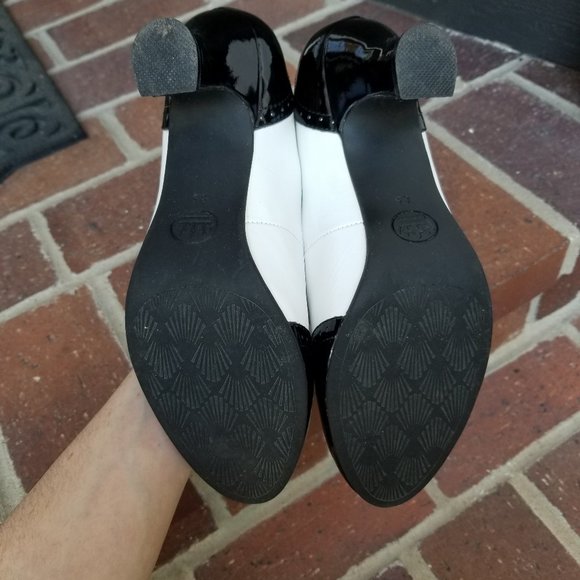 Royal Vintage/American Duchess Gatsby Two-Tone T-Straps (Black/White) - Picture 6 of 6